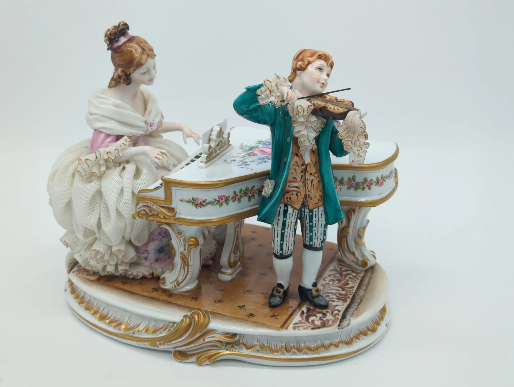 Porzellanfigur eines Musikers